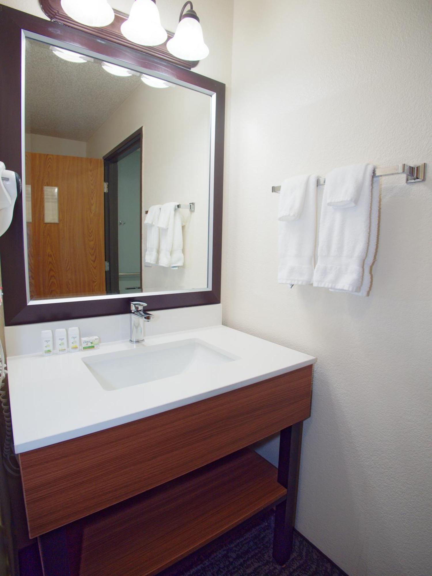 Ramada by Wyndham Coeur d'Alene Hotel Bagian luar foto